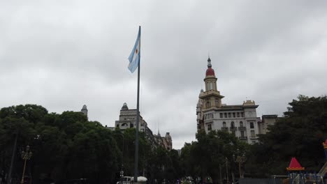Panoramalandschaft-Städtischer-Kongresspark-Von-Buenos-Aires-Stadt-Argentinien-Flagge