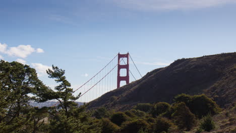 The-Sight-of-Slacker-Hill-in-Proximity-to-the-Golden-Gate-Bridge-in-San-Francisco,-California---Medium-Shot