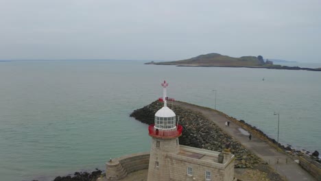 Howth-harbour,-lighthouse-and-Ireland's-eye