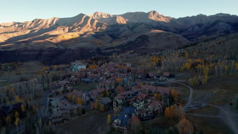 drone-shots-of-the-warm-sunrise-over-mountain-village-in-telluride,-colorado