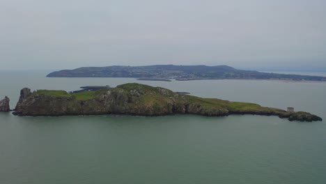 Vast-vista-of-Ireland's-eye-island-and-Howth