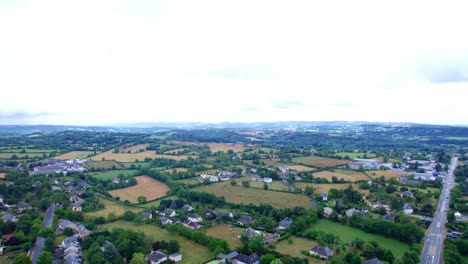 Aussicht-Auf-Ländliche-Siedlungen-Mit-Ackerland-In-Aveyron,-Frankreich