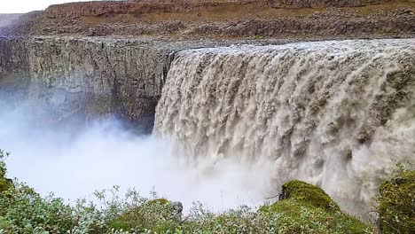 Detifoss-Wasserfall-In-Island---Zeitlupe