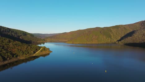 Calm-Waters-Of-Encoro-da-Ribeira,-Reservoir-In-Pontes-de-García-Rodríguez,-Spain---Aerial-Shot
