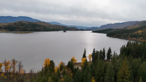 Niskonlith-Lake-in-Autumn:-Tranquil-Beauty-in-the-Shuswap-Highlands,-British-Columbia