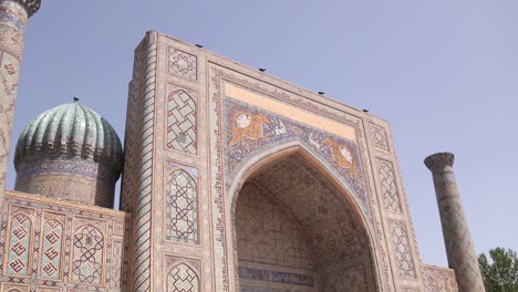 ornate-fascade-of-madrassa-and-mosques-with-detailed-tiling-in-Samarkand,-Uzbekistan-along-the-historic-Silk-Road