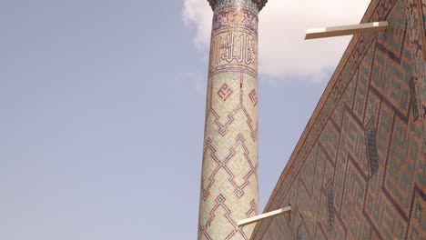 detailed-tiling-on-walls-and-minarets-in-Samarkand,-Uzbekistan-along-the-historic-Silk-Road