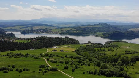 Idyllic-rolling-landscape-of-Pieniny-mountains-and-Czorsztyn-lake,-Poland-aerial