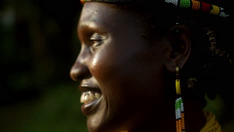 Schöne-Afrikanische-Frau,-Die-In-Uganda-Lacht