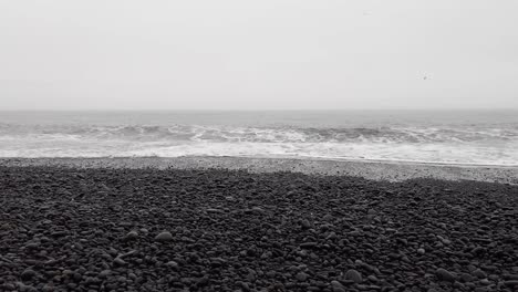 Wave-splashing-at-Reynisfjara-Black-beach-in-Vik,-South-Iceland