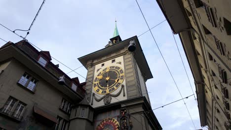 Historic-astronomical-clock-tower-with-dial-in-Bern-city-center