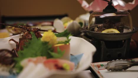 Japanisches-Sashimi,-Hummer-Und-Abalone-In-Kaiseki-Mahlzeit