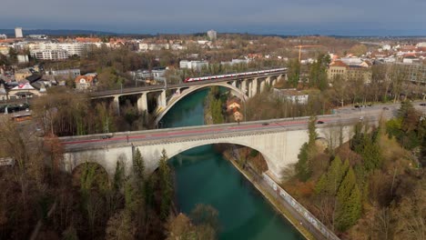 Bridges-over-river-Aare-with-car-and-train-traffic-in-Bern-city