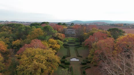 Herbsteleganz-Im-Chateau-De-L&#39;engarran-Lavèrune---Luftaufnahme
