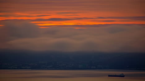 Densa-Niebla-Sobre-La-Bahía-De-San-Francisco-Al-Amanecer---Lapso-De-Tiempo