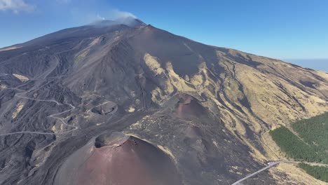 Die-Majestätischen-Vulkanhänge-Des-Ätna,-Sizilien,-Italien-–-Weite-Luftaufnahme