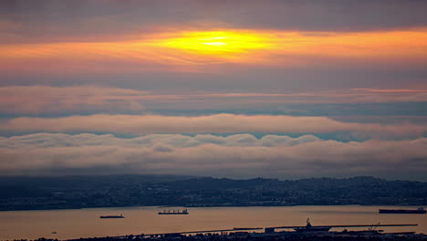 Time-lapse-De-Dramáticas-Nubes-Nocturnas-Moviéndose-Sobre-El-Paisaje-Urbano-De-San-Francisco