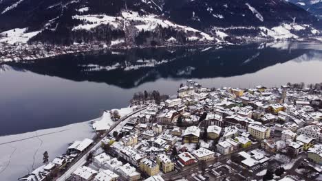 Breathtaking-winter-wonderland,-Austrian-town-of-Zell-Am-See-by-lake,-day