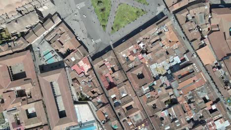 Plaza-Mayor-De-Cusco:-Perspectiva-De-Tráfico-De-Arriba-Hacia-Abajo