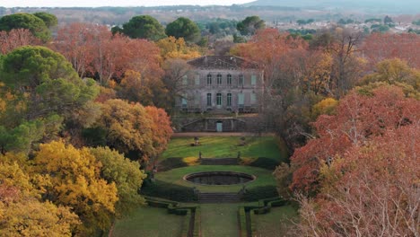Herbst-Im-Château-De-L&#39;engarran,-Lavérune,-Frankreich---Luftaufnahme
