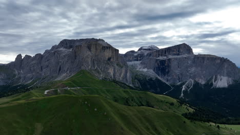 Breathtaking-panoramic-view-of-Dolomites-mountain-range-on-cloudy-day,-Italy