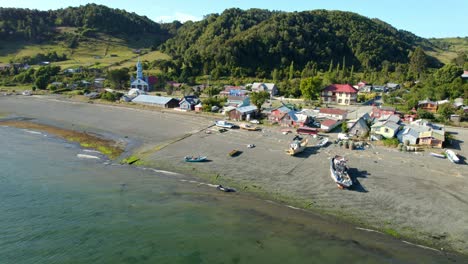 Aerial-Drone-Fly-Above-Beach-Village-Landscape,-Tenaun-Chiloé-Island-Archipelago