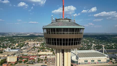 Tower-Of-The-Americas,-San-Antonio,-750-Fuß-Hoch-Und-Für-Die-Weltausstellung-1968-Gebaut