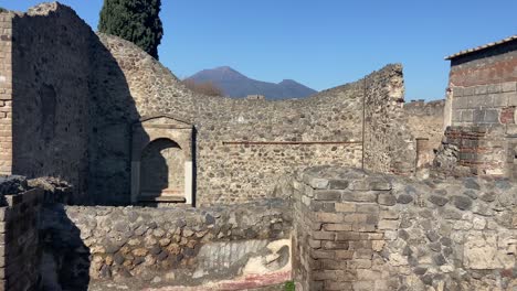 Old-house-in-roman-town-of-Pompeii-with-Vesuvius-behind