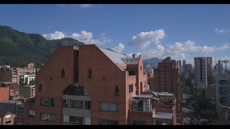 Foto-Panorámica-De-La-Ciudad-De-Bogotá,-Con-Muchos-Edificios-En-El-Norte-De-La-Ciudad,-Gran-Edificio-De-Bogotá,-Y-Sus-Terrazas