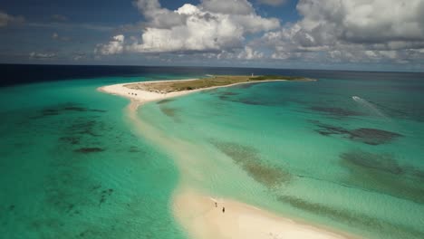 Los-roques-archipelago-in-venezuela-with-clear-turquoise-waters-and-a-small-beach,-aerial-view