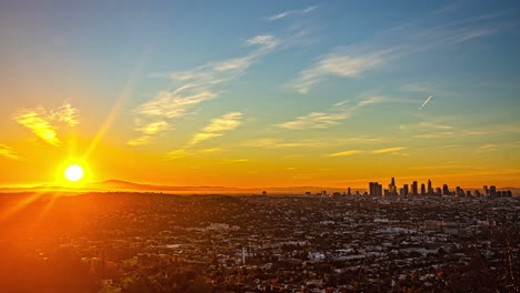 Zeitraffer-Des-Sonnenaufgangs-Hinter-Der-Skyline-Von-Los-Angeles-Von-Der-Westseite-Der-Innenstadt-Aus