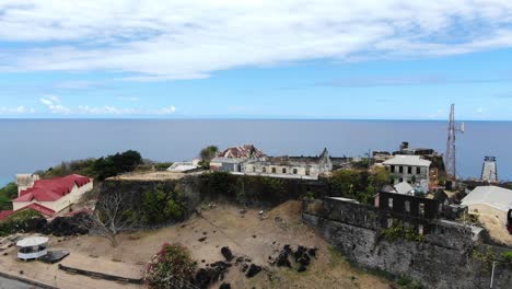 Ruinas-De-Una-Antigua-Fortaleza-En-Una-Isla,-Fort-George-En-Granada