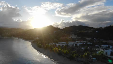 Sonnenuntergang-An-Einem-Tropischen-Strand,-Grenada-Antenne