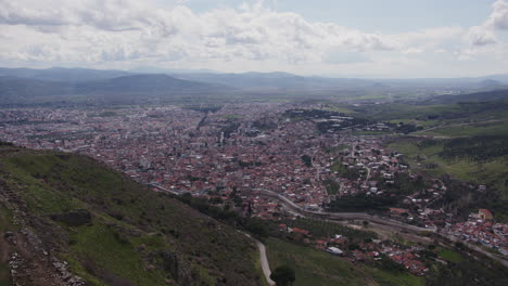 Looking-out-across-a-landscape-of-a-city-and-mountains-in-Pergamum