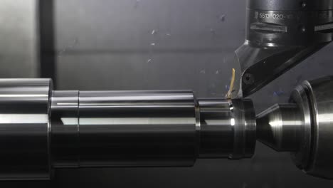 Automatisierte-CNC-Drehmaschine,-Die-Metall-Mit-Präzision-Und-Genauigkeit-Formt