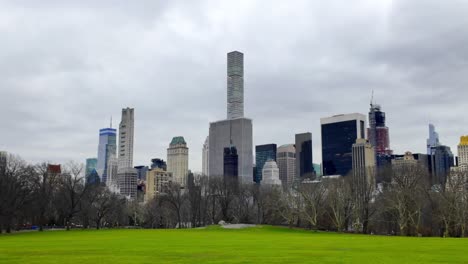 Blick-Auf-Die-Skyline-Von-New-York,-Manhattan-Wolkenkratzer-Vom-Central-Park-Aus