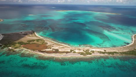 The-turquoise-waters-and-sandy-beaches-of-los-roques-archipelago-in-venezuela,-clear-sky,-aerial-view