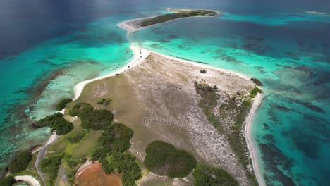 The-pristine-los-roques-archipelago-with-vivid-turquoise-waters-and-diverse-marine-landscapes,-aerial-view