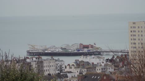 Brighton-Pier-and-surrounding-buildings,-Cloudy-Day