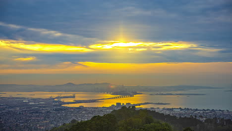 Beautiful-panoramic-view-of-San-Francisco,-golden-dusk-in-United-States-of-America