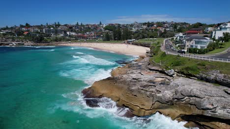 Tamarama-Beach-An-Der-Küste-Der-Stadt-Sydney-In-Australien-–-Luftaufnahme