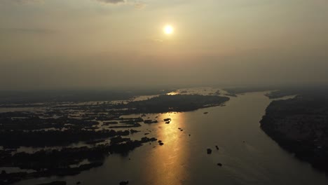 Ein-Magischer-Sonnenuntergang-über-Dem-Mekong,-Den-Sogenannten-4000-Inseln-Im-Süden-Von-Laos