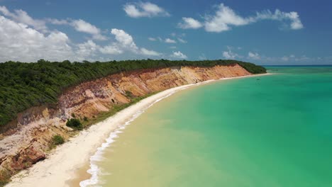 Video-De-Drone-En-La-Playa-De-Un-Auto-Averiado-En-Alagoas,-Brasil