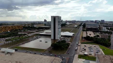 Edificio-Del-Congreso-Nacional-Situado-En-La-Plaza-De-Los-Tres-Poderes,-Parte-Clave-Del-Patrimonio-Político-De-Brasil