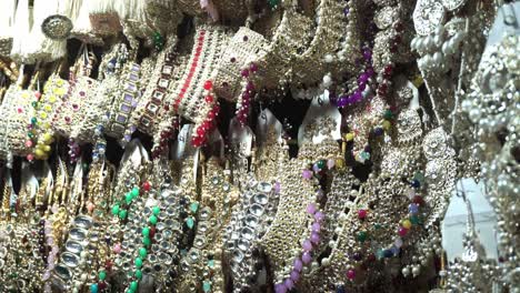 Selling-jwellery-ornaments-in-the-open-market