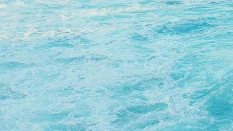 Türkisblaue-Wasserwellen-Im-Ozean,-Naturhintergrund