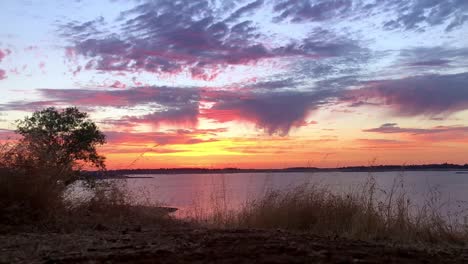 Timelapse-of-sunset-on-lake