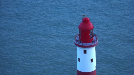 White-and-Red-Lighthouse,-Close-Up-Shot