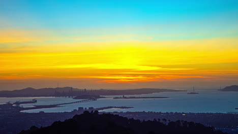 Amazing-colorful-sunrise-over-San-Francisco-Bay,-California,-seen-from-the-Grizzly-Peak-Blvd-lookout