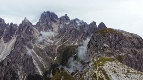 Beautiful-4K-drone-shot-of-to-Cadini-di-Misurina-the-secret-vista-in-Dolomites,-Italy